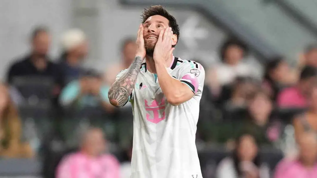 Messi confrontou o comissário da MLS depois da vitória do Inter Miami pela Campeones Cup. É um sinal de que a frustraçã…