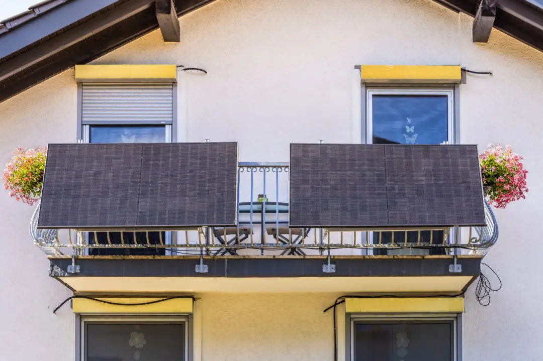 Painéis solares plug-in na Inglaterra ainda têm riscos de segurança mesmo com a legalização. Eles ajudam a diminuir as …