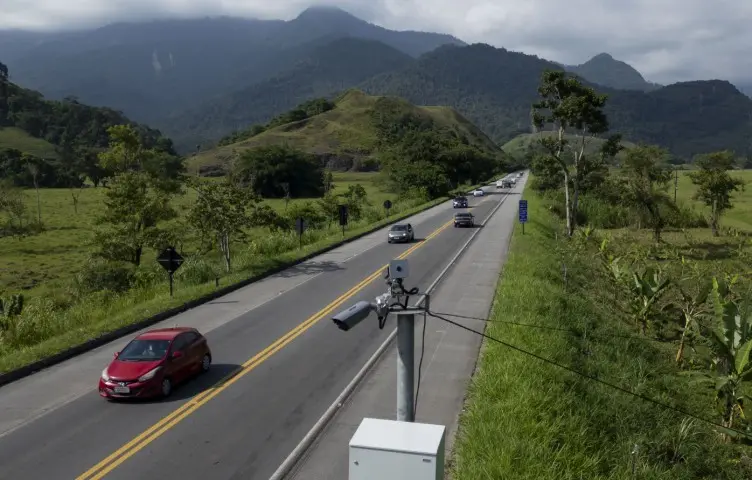 Projeto-piloto de radar que mede velocidade média foi autorizado pela ANTT em oito estados, mas a data de início ainda …