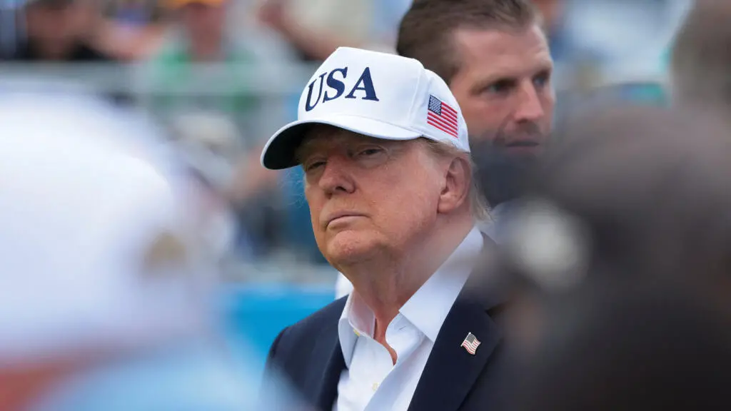 Trump ameaçou tarifas pesadas à União Europeia por causa de um plano canadense de associação. Essa atitude mostra a dif…