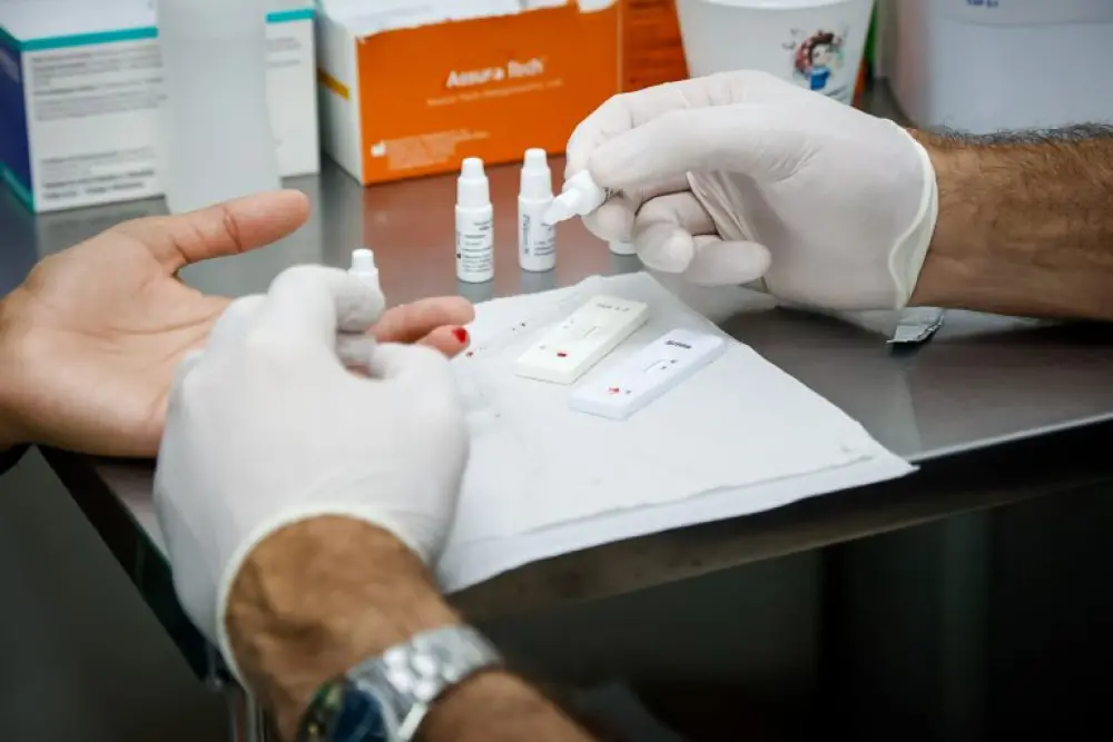 Rio de Janeiro registrou 29,6 casos de HIV por 100 mil habitantes em 2025, a menor taxa em 11 anos. A lei nova cria uma…