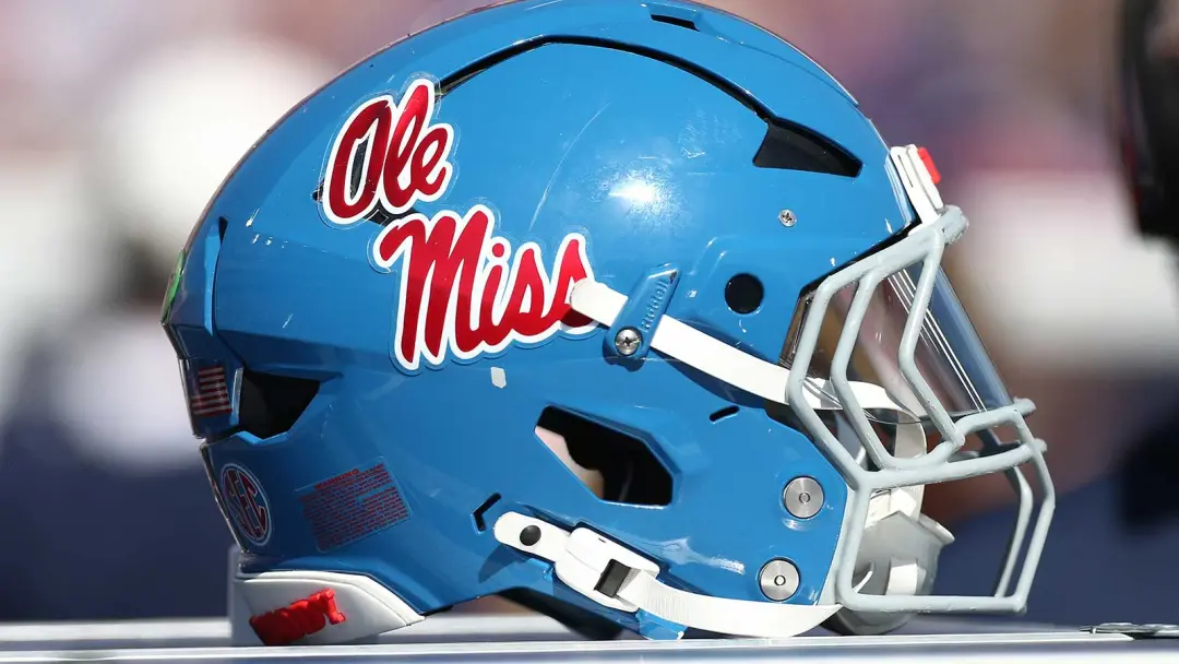 Deuce Alexander disse que o jogo Ole Miss contra LSU vai ser um banho de sangue. Ele tá confiante apesar de a defesa da…