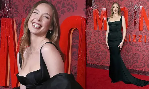 Ella Beatty esteve no centro das atenções na estreia da nova série Netflix Monster: The Lizzie Borden Story em Nova Yor…