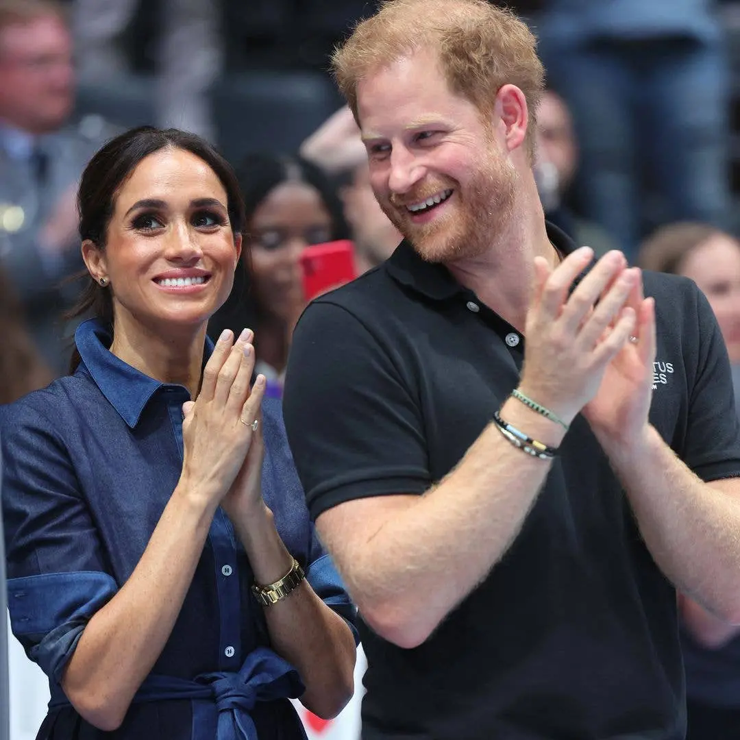 Prince Harry compareceu ao Invictus Spirit Gala e Awards no Reino Unido, marcando sua primeira aparição oficial no país…