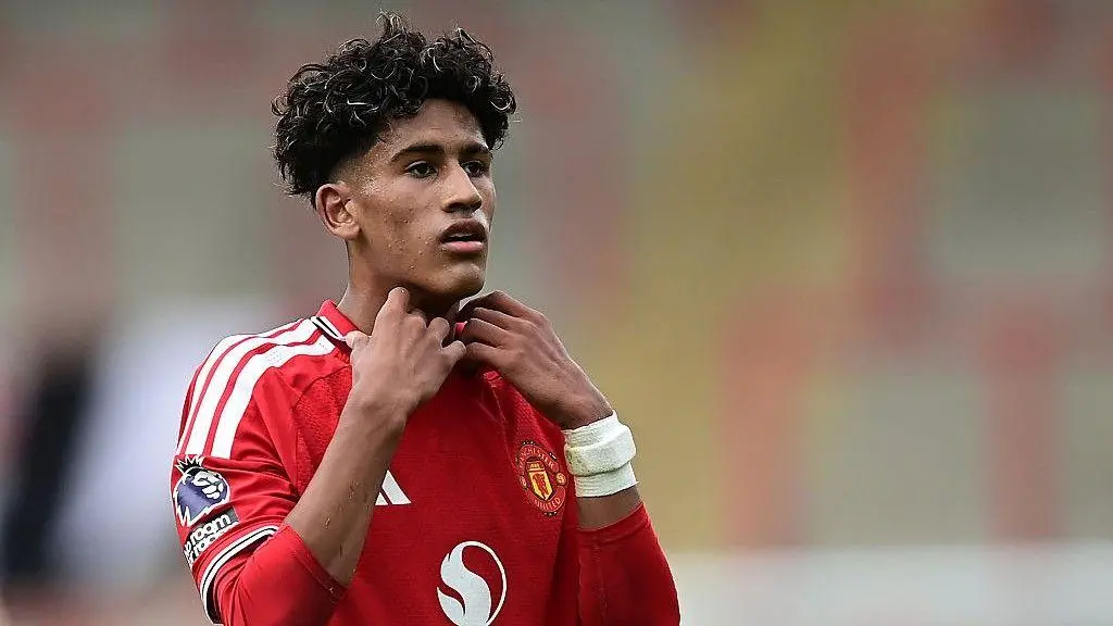 JJ Gabriel, jogador de 15 anos do Manchester United, está sendo procurado pelo Real Madrid. O garoto avisou o United qu…