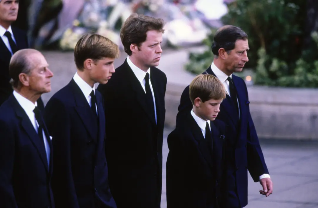Carlos III reagiu ao livro de Charles Spencer sobre Diana de Gales, dizendo que o duelo fraterno pode nublar a razão. A…