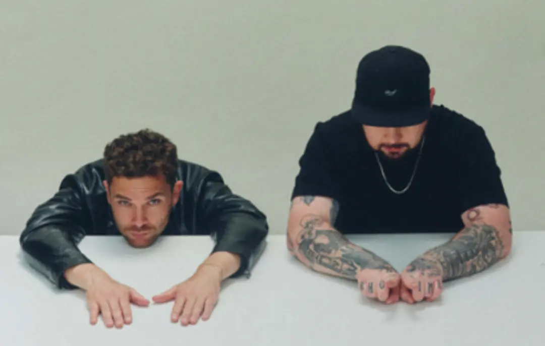 Royal Blood liberou o single explosivo Swallow The Bomb e o álbum Dead Company chega em 13 de novembro. A energia da ba…