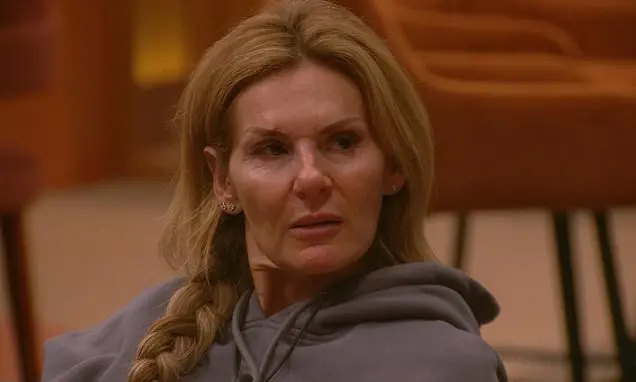 Rochelle Rackham disse medo de pessoas sem pernas dentro do Big Brother. Fala meio estranha pra ser um reality show, pa…