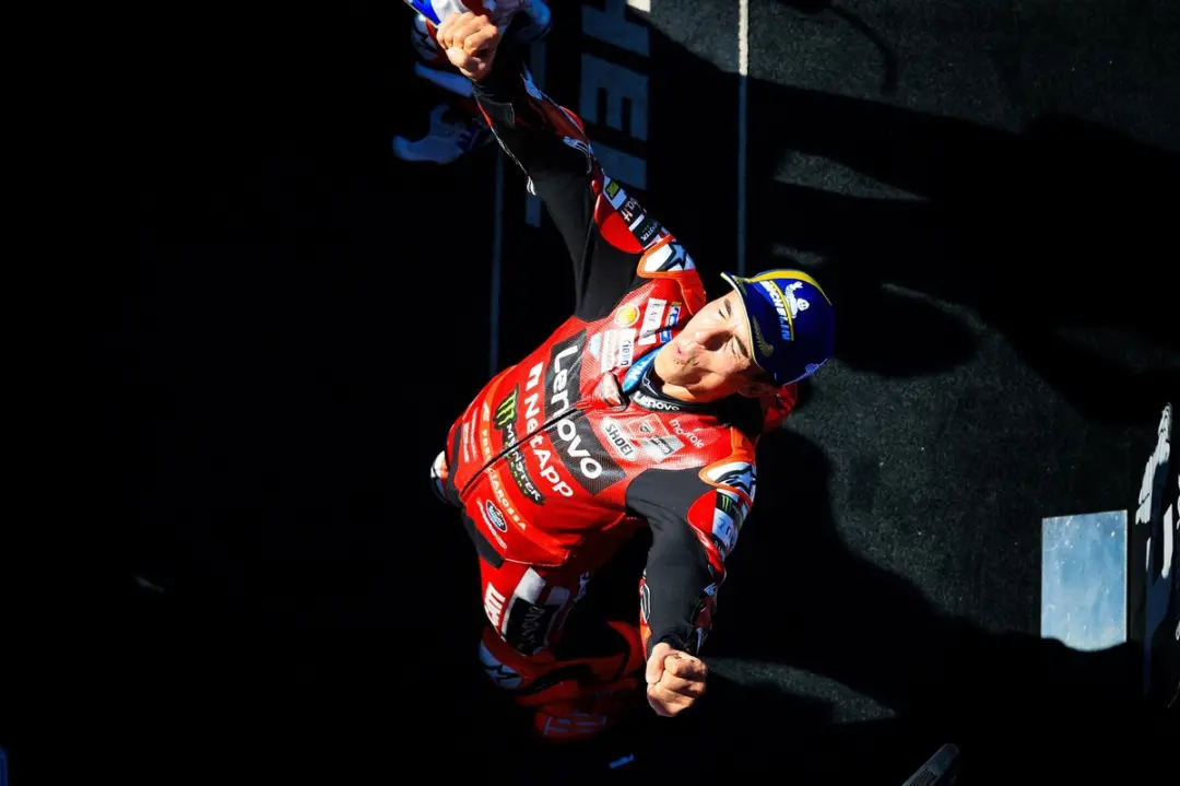 Di Giannantonio diz que os pilotos fazem diferença na disputa Ducati e Aprilia em 2026, mais que as características dos…