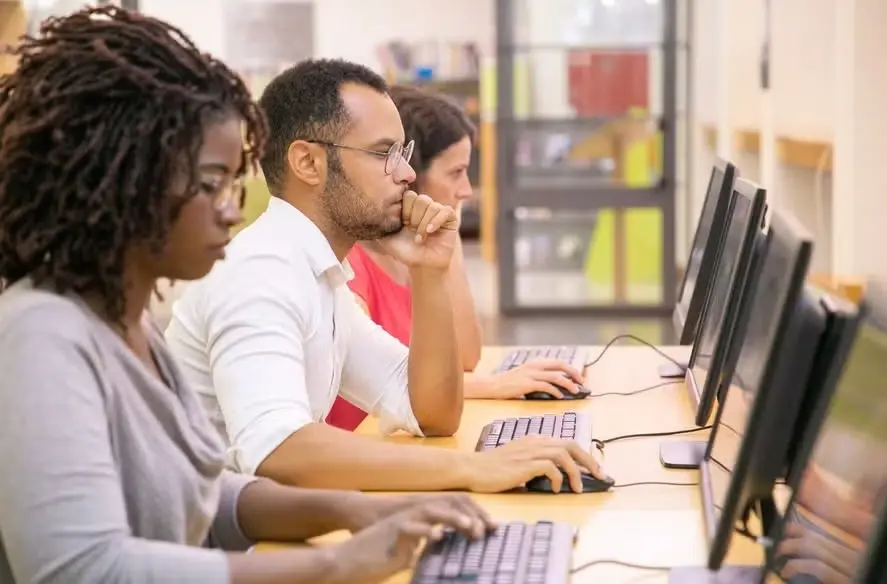 61% dos brasileiros precisam de trabalho extra pra fechar as contas nos últimos 12 meses. O diploma não garante mais a …