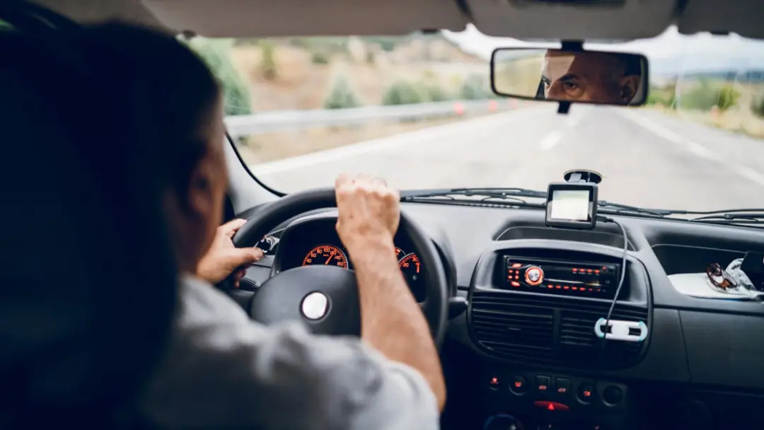 Os 10 acessórios para carro mais usados facilitam viagens, como protetores de sol e coletes refletivos. É importante te…