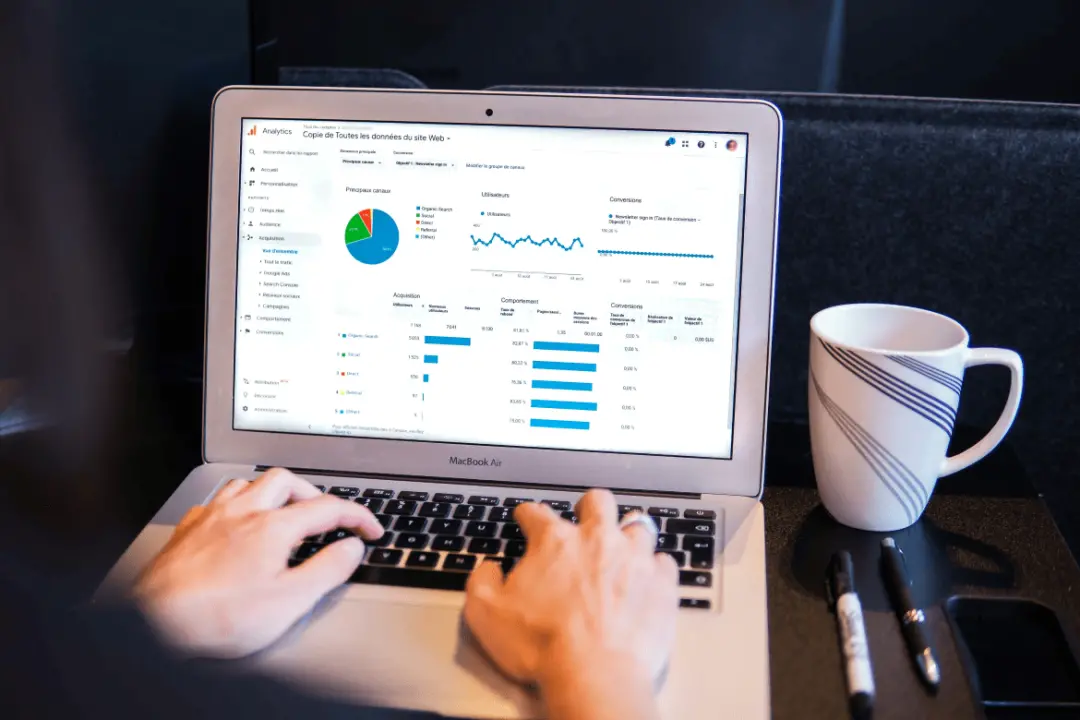 Comandos para criar dashboard ajudam a organizar dados complexos de projetos. A IA pode selecionar o que precisa aparec…
