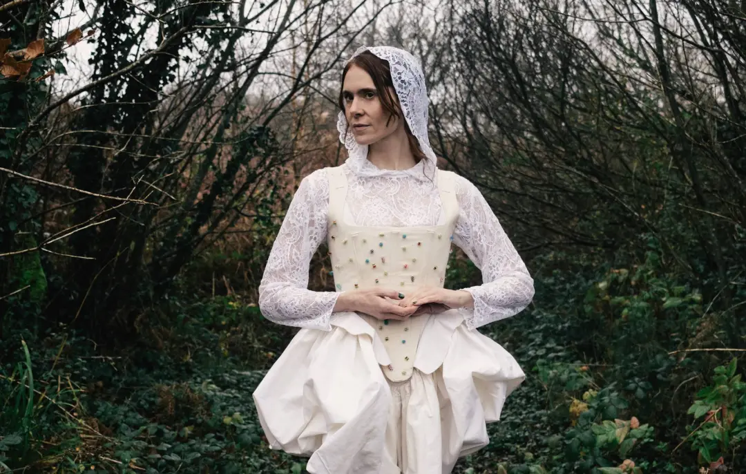 Kate Nash lançou o single Spilt Milk e o álbum Cailín, sendo que a música aborda a crise dos direitos reprodutivos. Não…