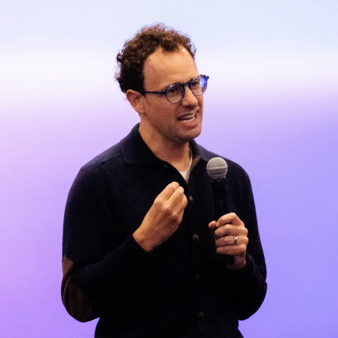 Dario Amodei, CEO da Anthropic, tem textos que ajudam a entender o medo da inteligência artificial. Ponderando os lados…