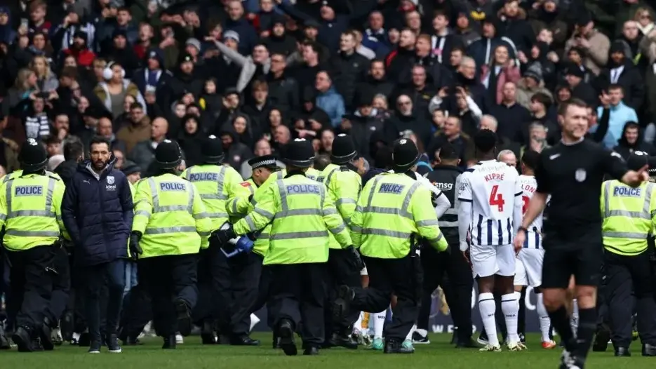 43 pessoas foram presas em um encontro de copa entre Wolves e West Bromwich Albion. O risco de violência gera mais cont…