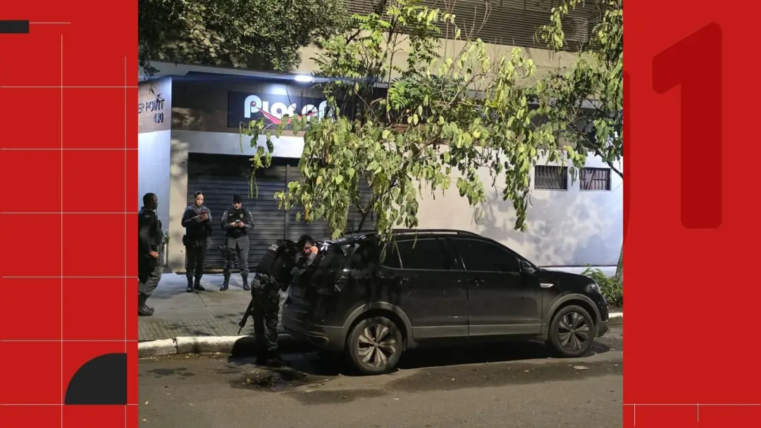 Vitória, no Espírito Santo, teve uma mulher sequestrada na porta de casa depois que homens suspeitos de tráfico a abord…