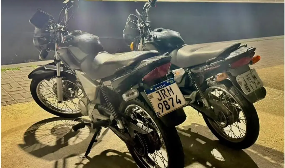 Salvador, duas motos com chassi igual e placas parecidas foram apreendidas. A coincidência mostra como a clonagem de ve…