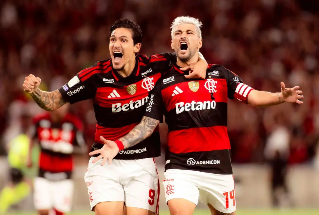 Flamengo estreia patrocínio do Torcedor Premiado na Libertadores, com plano de assinatura de 15 reais por mês. A inicia…