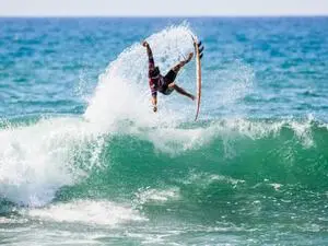 Queda do italiano na disputa de surfe abriu espaço pro Brazilian Storm mandar bem no Mundial. É bom ver o talento brasi…