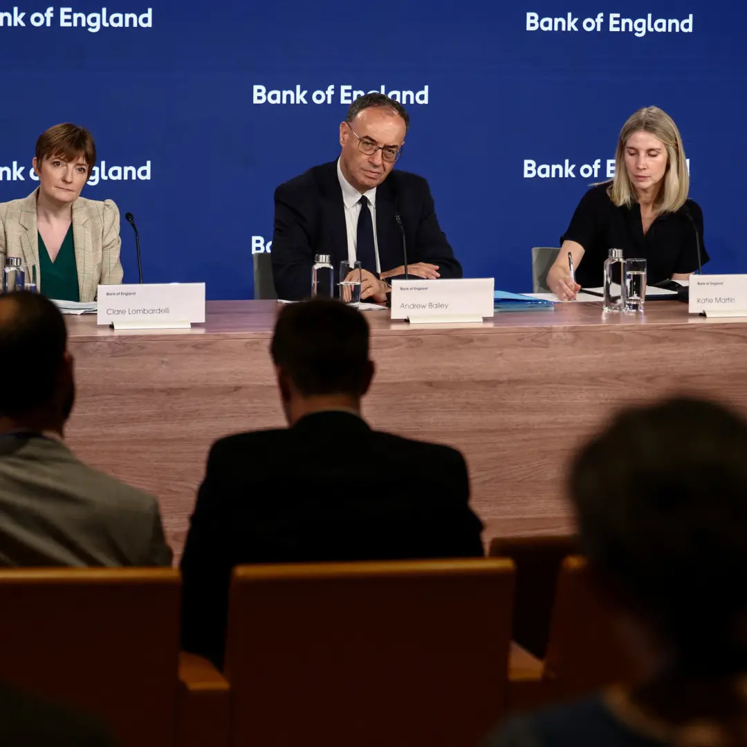 Bank of England mantém as taxas estáveis, mas alerta sobre pressões inflacionárias após dados mostrarem aumento de preç…