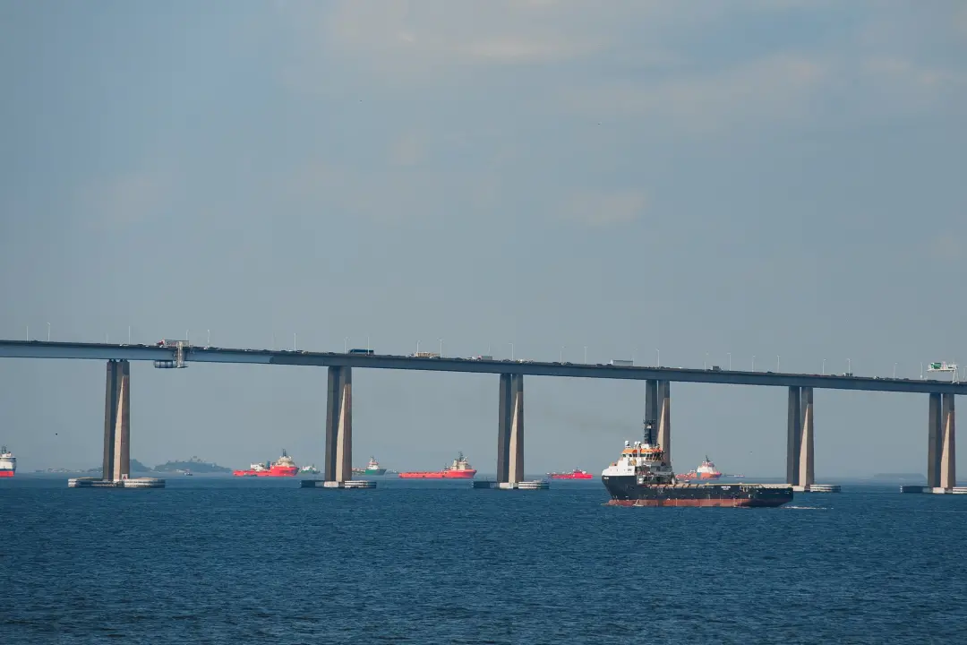 Ponte Rio-Niterói vai testar radar de velocidade média no trecho de 9,02 quilômetros. A ANTT liberou o sistema experime…