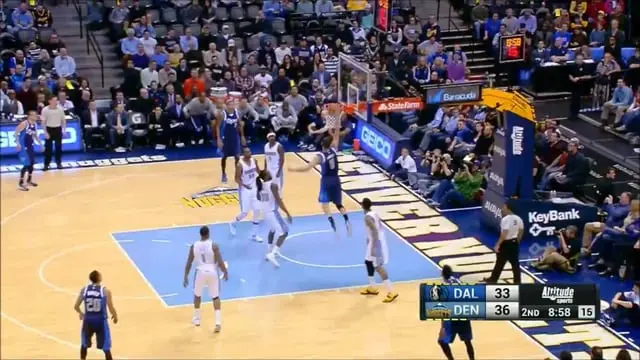 Prime Dwight Powell mostrou a temida finta de arremesso contra Faried. Aquele movimento realmente demonstra a estratégi…