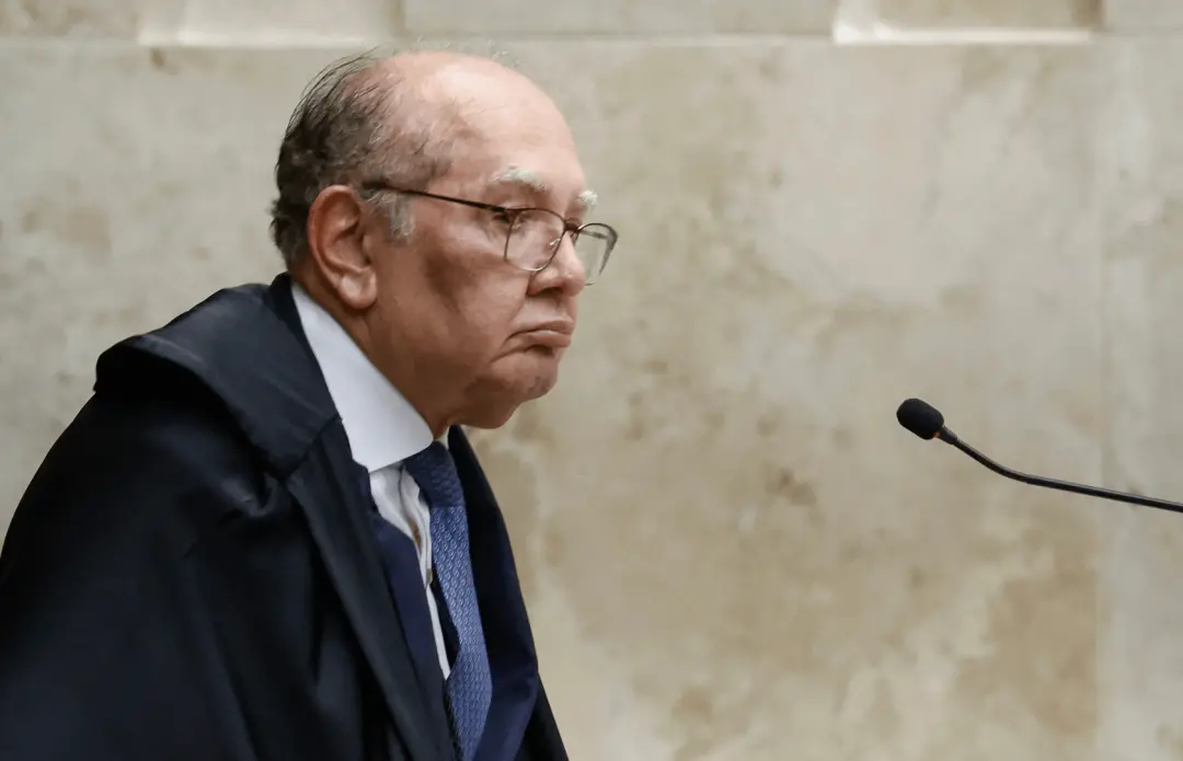 Gilmar Mendes questiona a condução da 2ª Turma do STF no afastamento de Andrei da PF. Essa sequência de horários, com a…