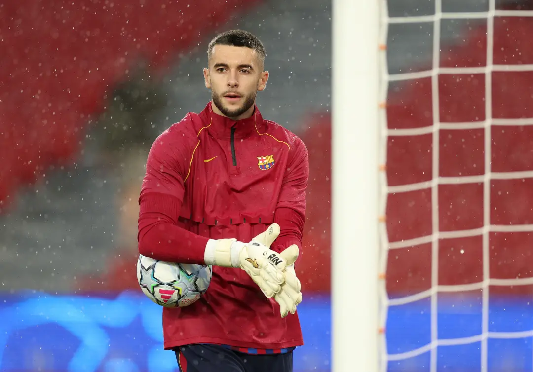 Joan Garcia, goleiro do Barça, sofreu uma lesão no menisco do joelho direito e fica fora por três semanas. O movimento …