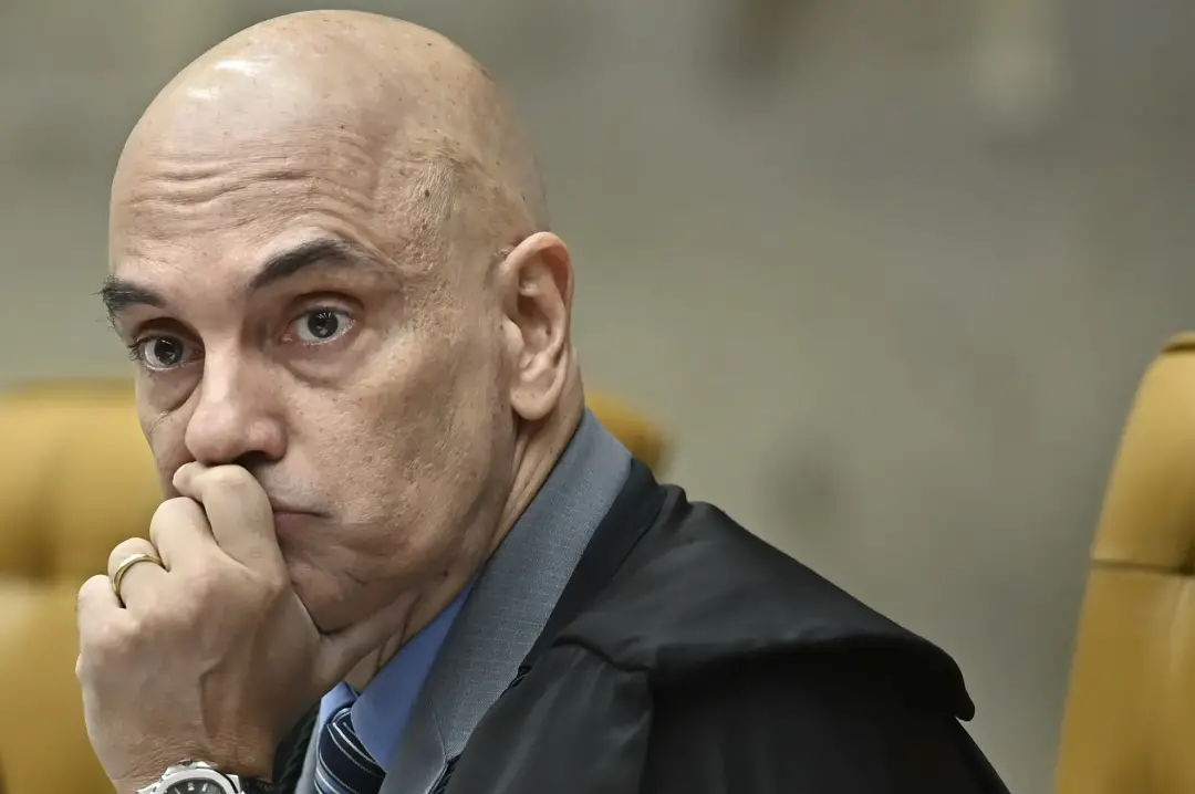 Alexandre de Moraes questiona a legalidade de procedimentos no caso Banco Master, alegando vícios no processo e negando…