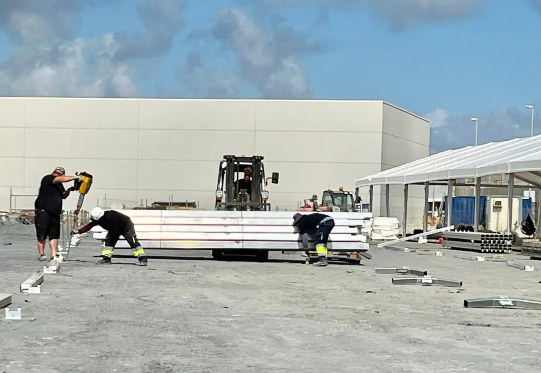 Porto de Ceuta permite o acampamento de migrantes, autorizando uso de 16.000 metros quadrados para mais de 1.000 pessoa…