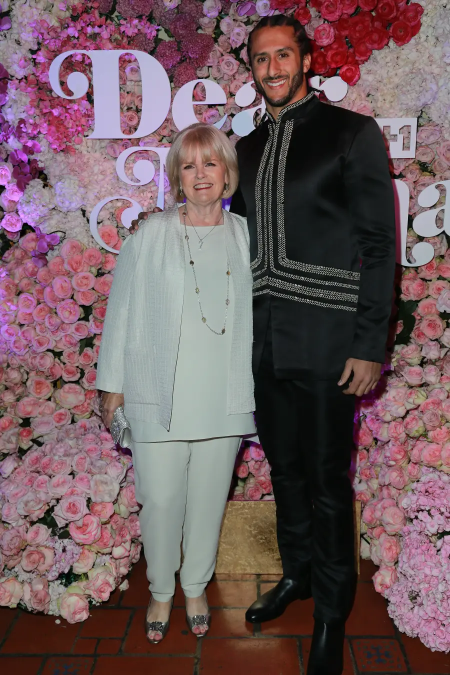 Colin Kaepernick escreveu em sua autobiografia que a mãe dele achava que ele e Taylor Swift seriam perfeitos juntos. O …