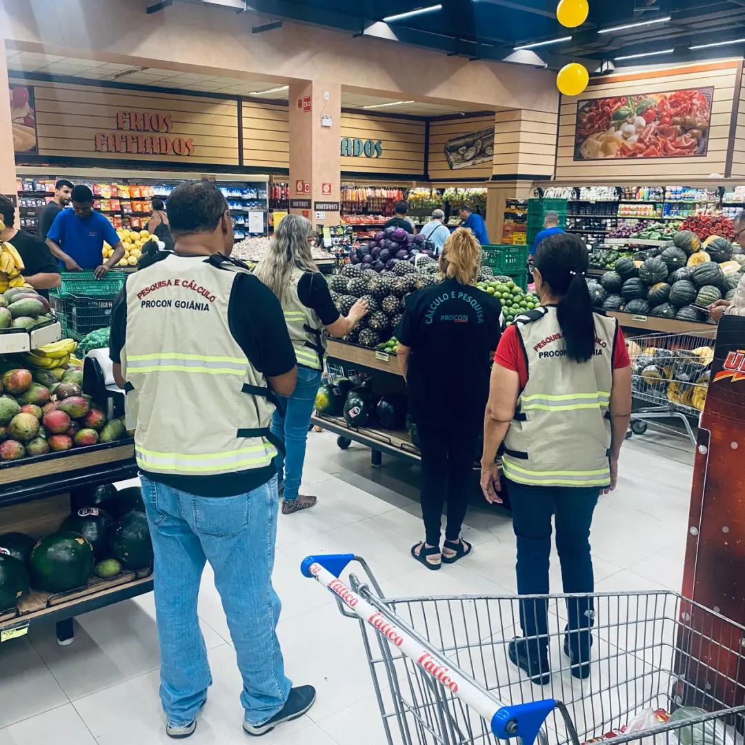 Procon Goiânia achou variação de até 235 por cento nos preços de hortifrúti em 10 lugares. Quase três vezes o valor mai…