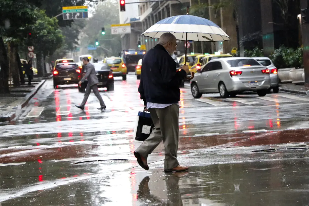 Rio de Janeiro com tempo fechado e previsão de chuva na quinta, com máxima de 24C e mínima de 18C. Essa chuva ameniza o…