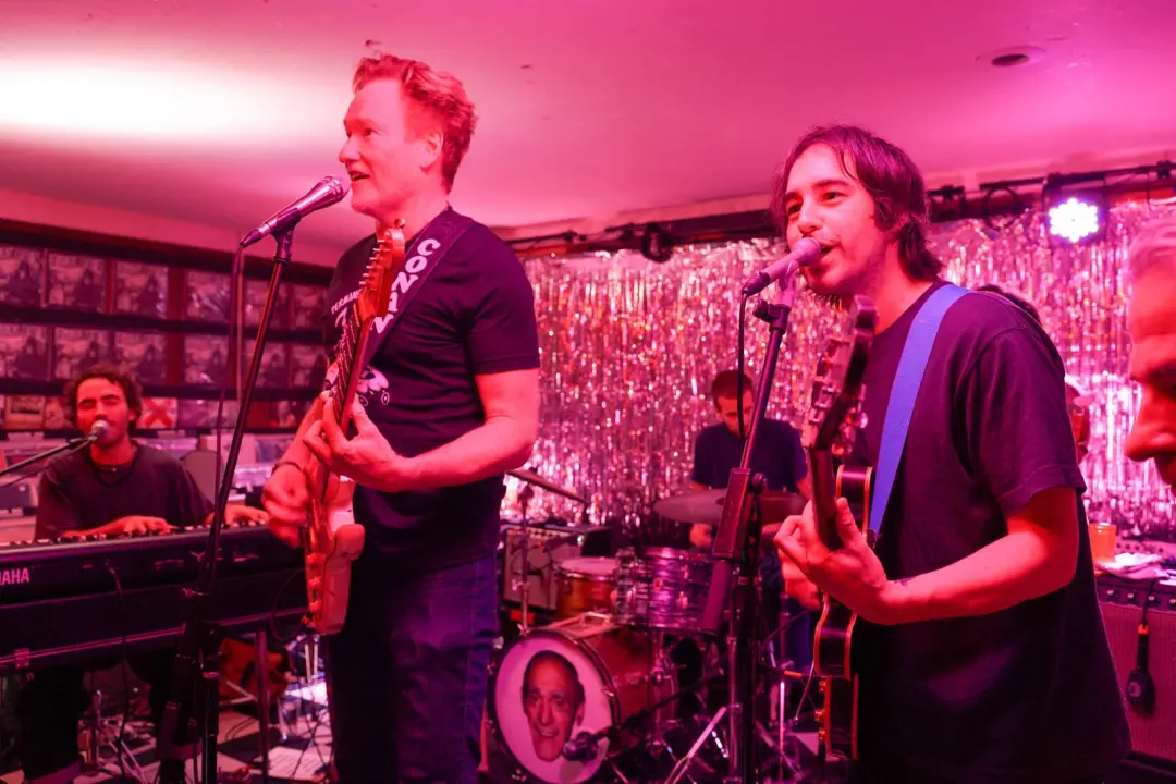 Clubes de música pequenas nos Estados Unidos estão sustentando cenas locais vibrantes. É bom ver esses espaços mantendo…
