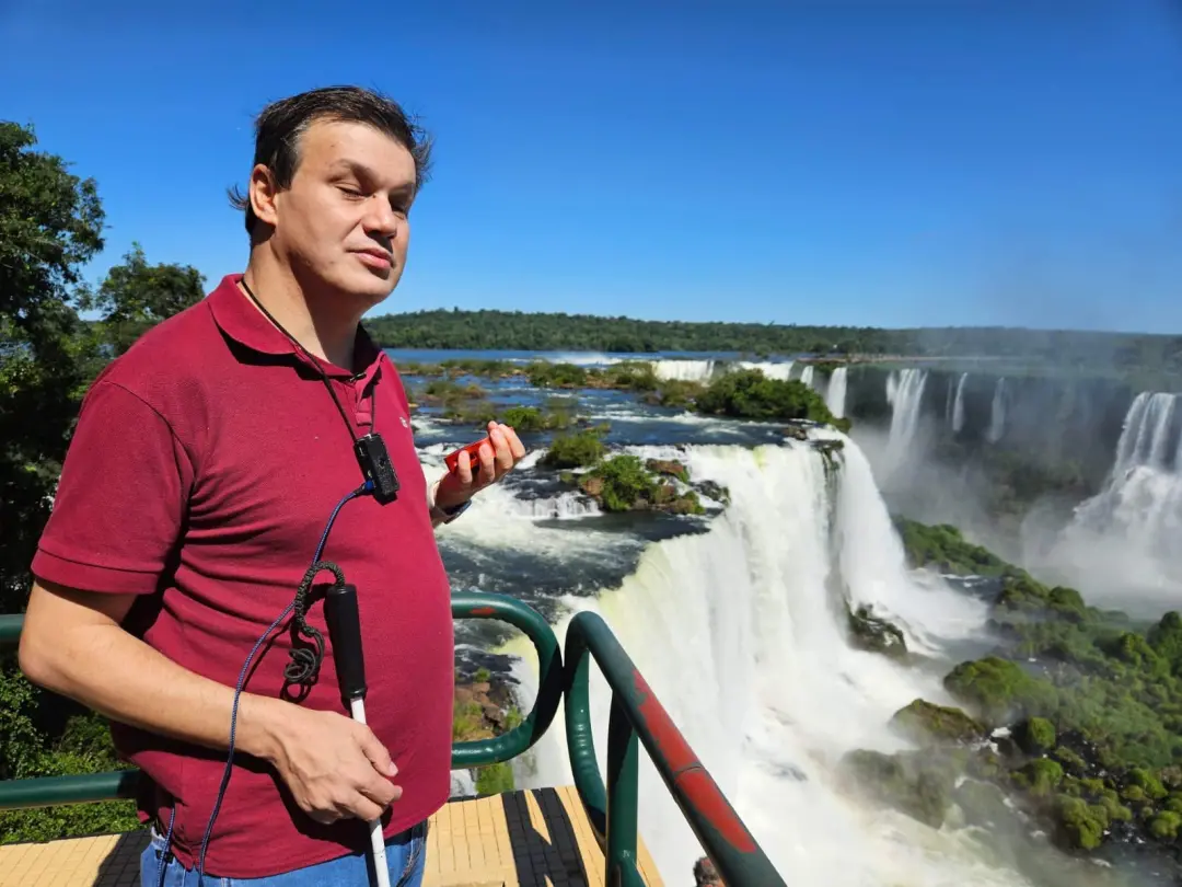 Colar inteligente NarrAI, desenvolvido por Unioeste e UFPE, audiodescreve natureza ao vivo pra deficientes visuais. Ess…