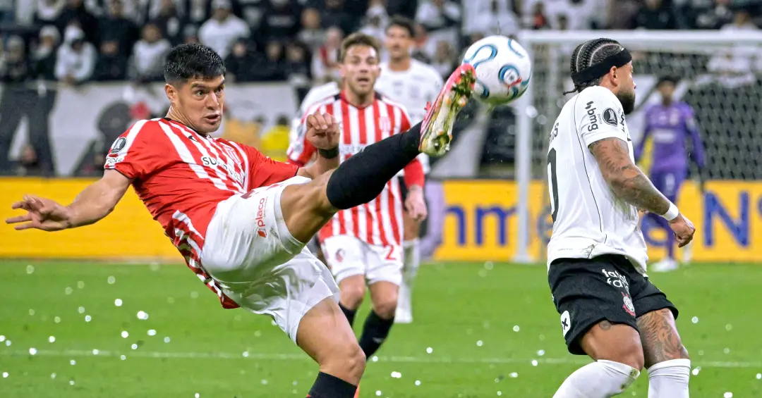 Corinthians perdeu por 1 a 0 para o Estudiantes na Neo Química Arena. O pênalti de Depay, desperdiçado no último minuto…