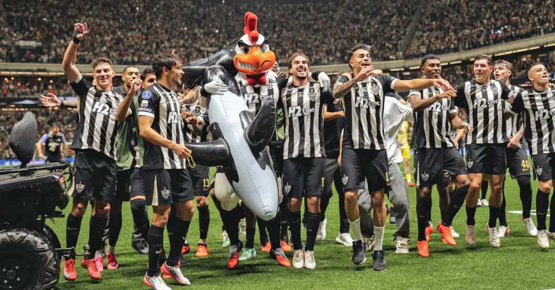 Arena MRV, Atlético bate Santos e vai pra semi da Sul-Americana. A vitória por pênaltis, com Gabriel Delfim fazendo a d…