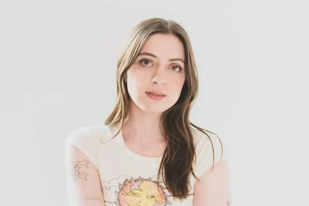 Lizzy McAlpine conversou no estúdio Rolling Stone sobre o álbum Angel e a conexão com Nick Drake e Joni Mitchell. Acho …