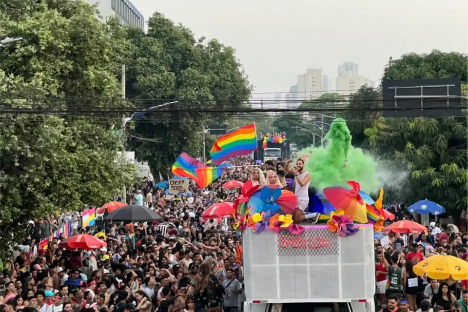 Parada de Goiânia teve críticas por suposto silenciamento de mulheres lésbicas, bissexuais e trans durante a 31ª Parada…