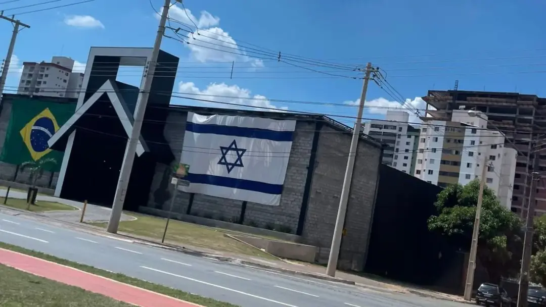 Em Goiânia, a Justiça extinguiu ação de Davi Passamani contra a Igreja Casa sem analisar mérito. A decisão reconheceu a…