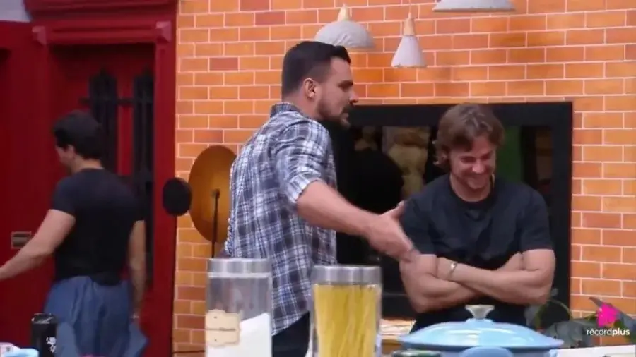 Daniel Erthal e Renê protagonizaram briga na Fazenda 18 após Daniel insinuar frustração de Renê por não ter ficado com …