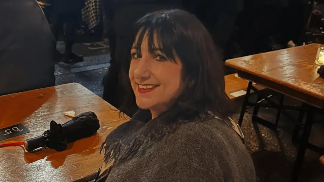 Gillian Gilbert do New Order está enfrentando câncer, ela mesma revelou isso. É uma situação séria e pede muito respeit…
