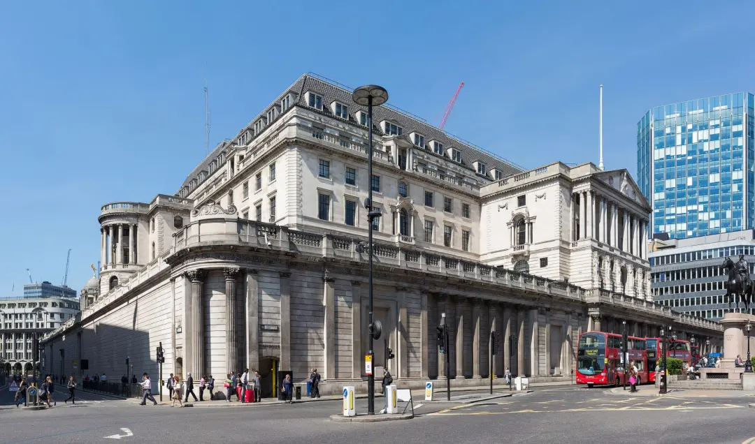 Manutenção da taxa básica do Banco da Inglaterra em 3,75% com 6 a 3. Tem risco inflacionário para cima por causa do con…