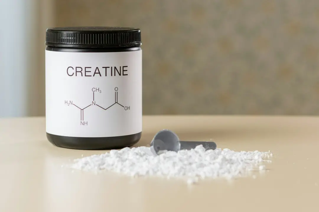 Dose única de creatina melhorou temporariamente o desempenho cognitivo em 15 pessoas que ficaram sem dormir. O efeito f…