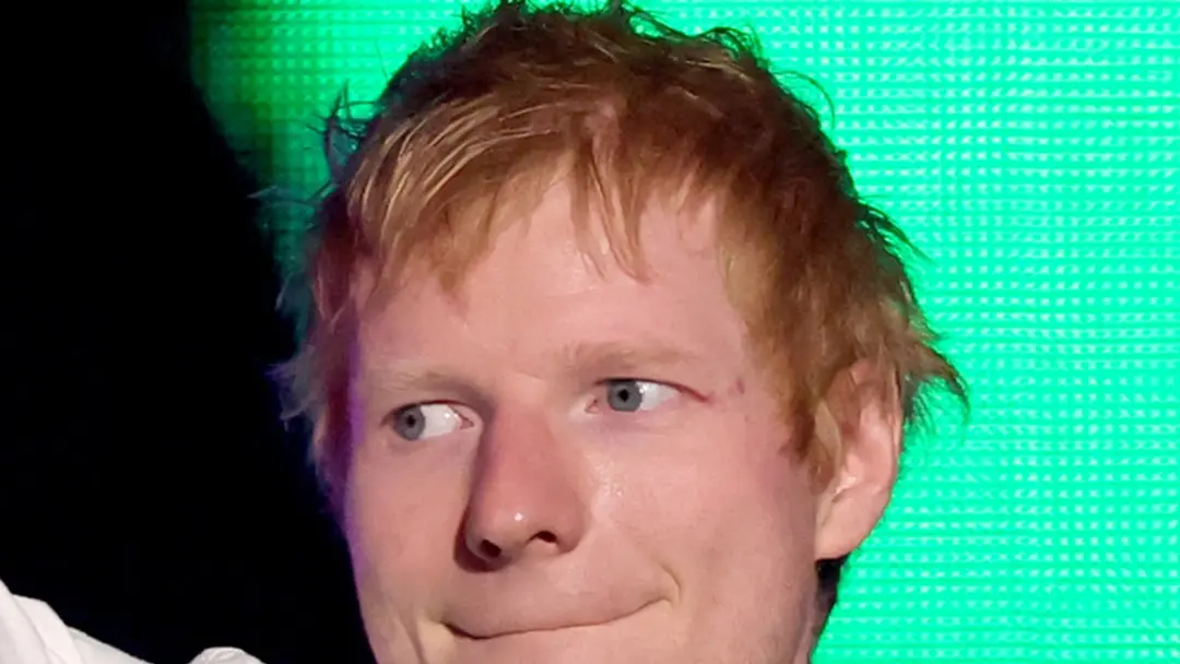 Classic Hits Radio em Dublin tirou as músicas do Ed Sheeran do ar por causa da polêmica com Macklemore. Achei que essa …