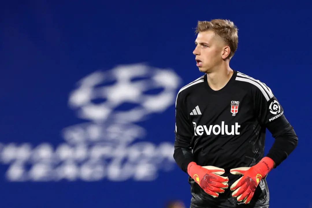Jean Butez, goleiro, está na lista preliminar da seleção francesa de Zidane para o primeiro acampamento. É um sinal de …