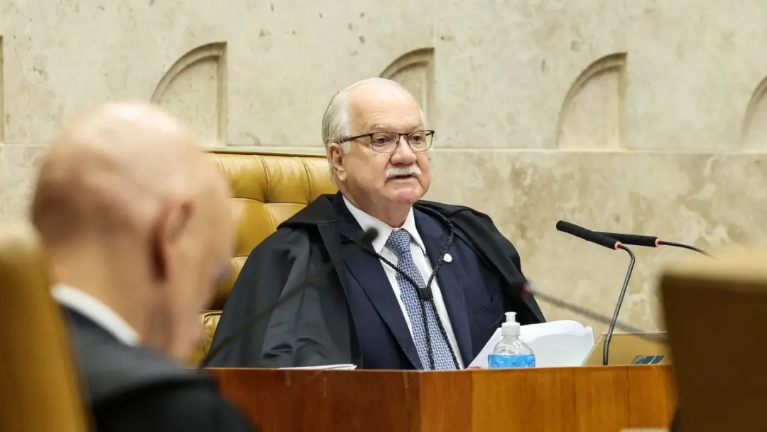 Fachin adiou o julgamento do pedido para investigar Mendonça por abuso de autoridade no caso Master. Esse adiamento mos…
