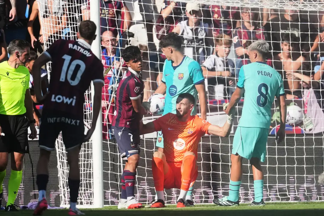 Joan Garcia, goleiro do Barcelona, pode ficar fora por três semanas por molestias na rodela direita. Lesões assim atrap…
