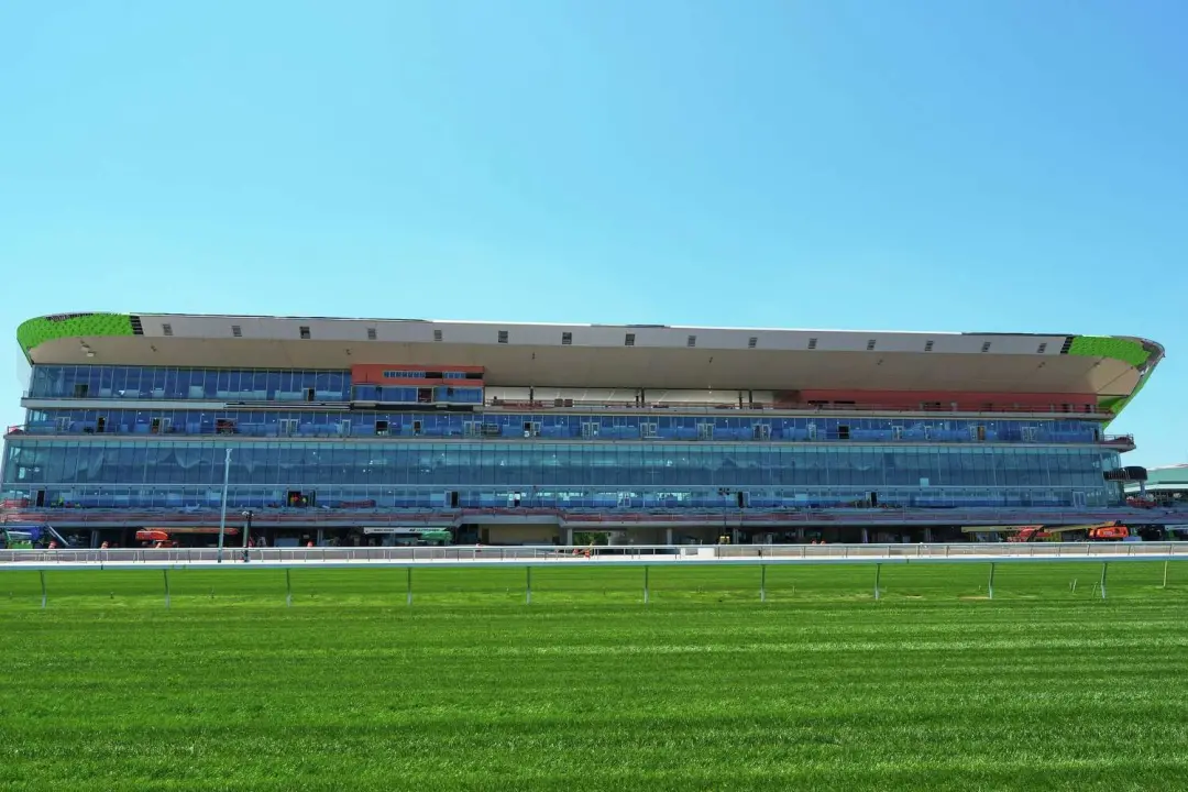 Belmont Park reabre após reforma de 455 milhões de dólares. Três anos de obra mudaram a estrutura com um novo grandstan…