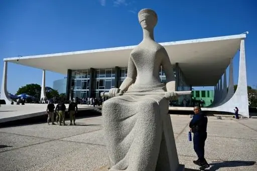 PEC 333/2017, que restringe o foro privilegiado, está pronta para votação no plenário da Câmara. Acho que a mudança é n…